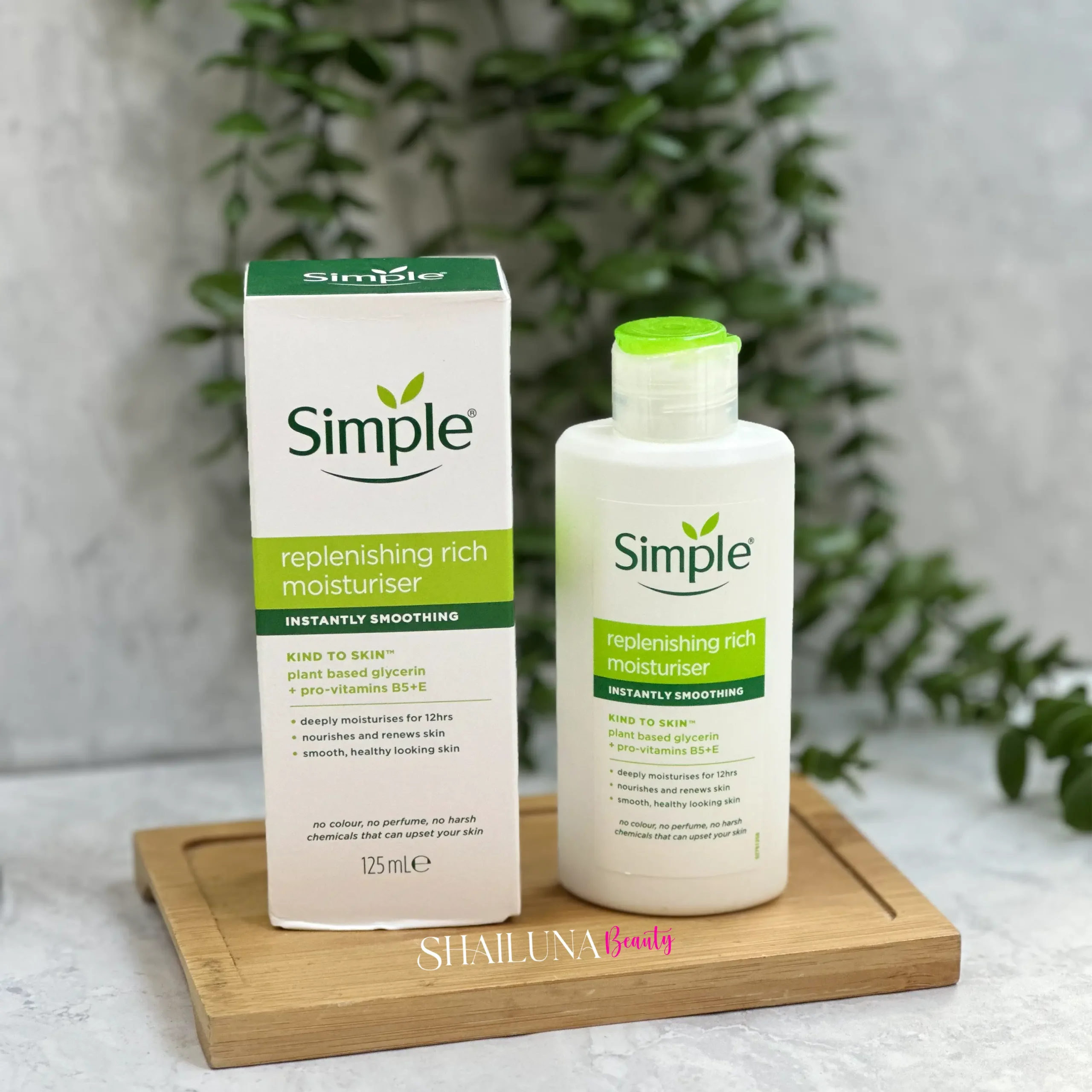 کرم آبرسان و مرطوب کننده سیمپل مدل ریچ Simple Rich Moisturiser کرم آبرسان و مرطوب کننده سیمپل مدل ریچ Simple Rich Moisturiser